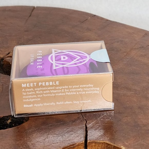 Seven7h Sense Botanical Therapy Pebble Lip Balm in Winter Berry - Picture 2 of 7